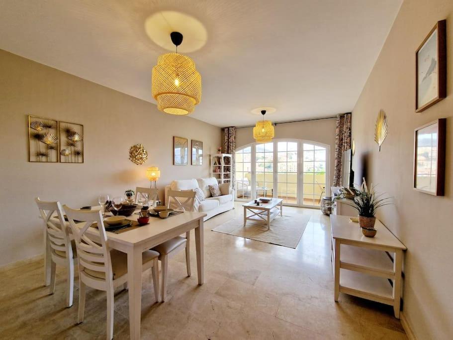 Апартаменти Royal Golf View: 2Br, Pools & Ac Sitio de Calahonda Екстер'єр фото