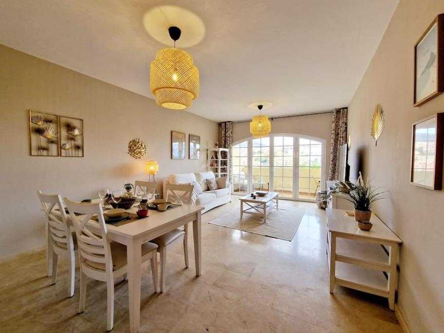 Апартаменти Royal Golf View: 2Br, Pools & Ac Sitio de Calahonda Екстер'єр фото