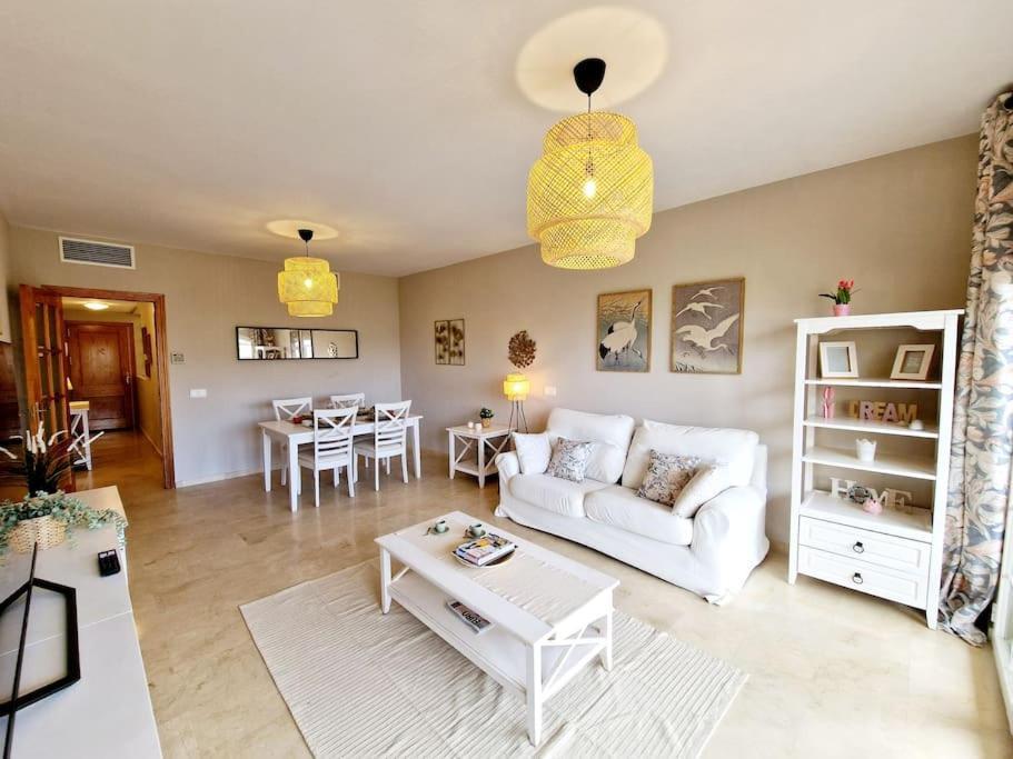 Апартаменти Royal Golf View: 2Br, Pools & Ac Sitio de Calahonda Екстер'єр фото