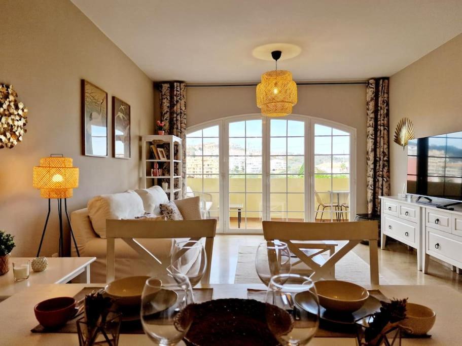 Апартаменти Royal Golf View: 2Br, Pools & Ac Sitio de Calahonda Екстер'єр фото