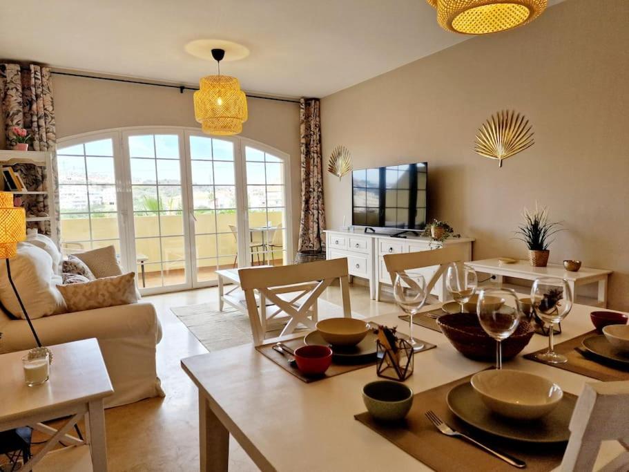 Апартаменти Royal Golf View: 2Br, Pools & Ac Sitio de Calahonda Екстер'єр фото
